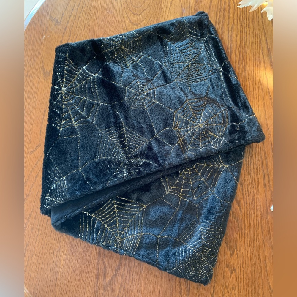 Spiderweb Table Runner - Picture 3 of 4